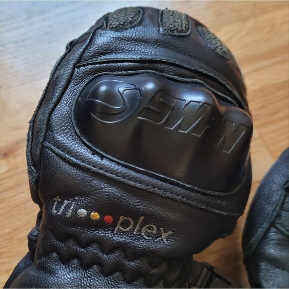 Swany Tri-Plex Molded Knuckle Kids Skiing Mittens - Picture 3 of 4